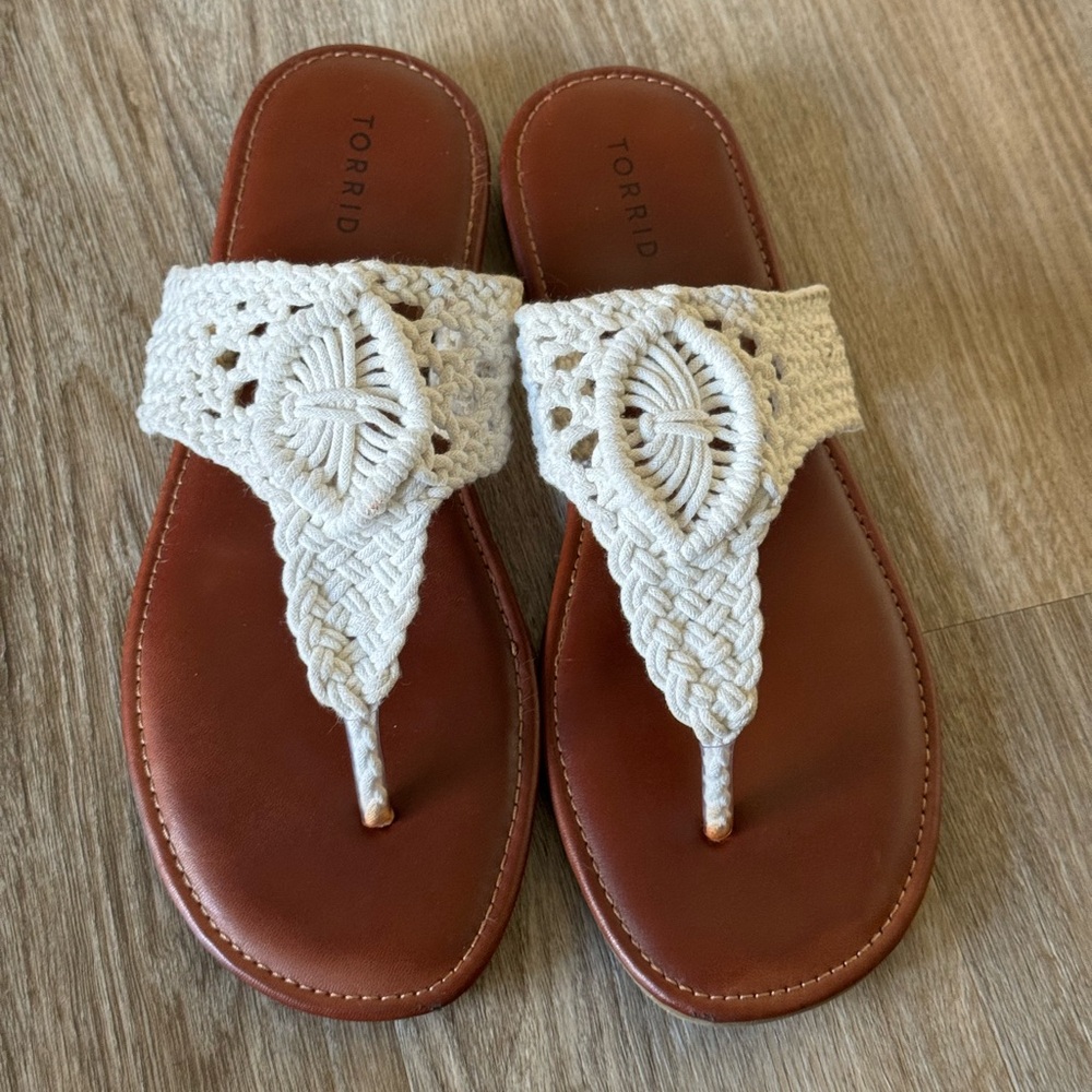 Torrid Sandals Tan Brown Crochet Thong Flat  Comfort WOMENS 10 W  WIDE